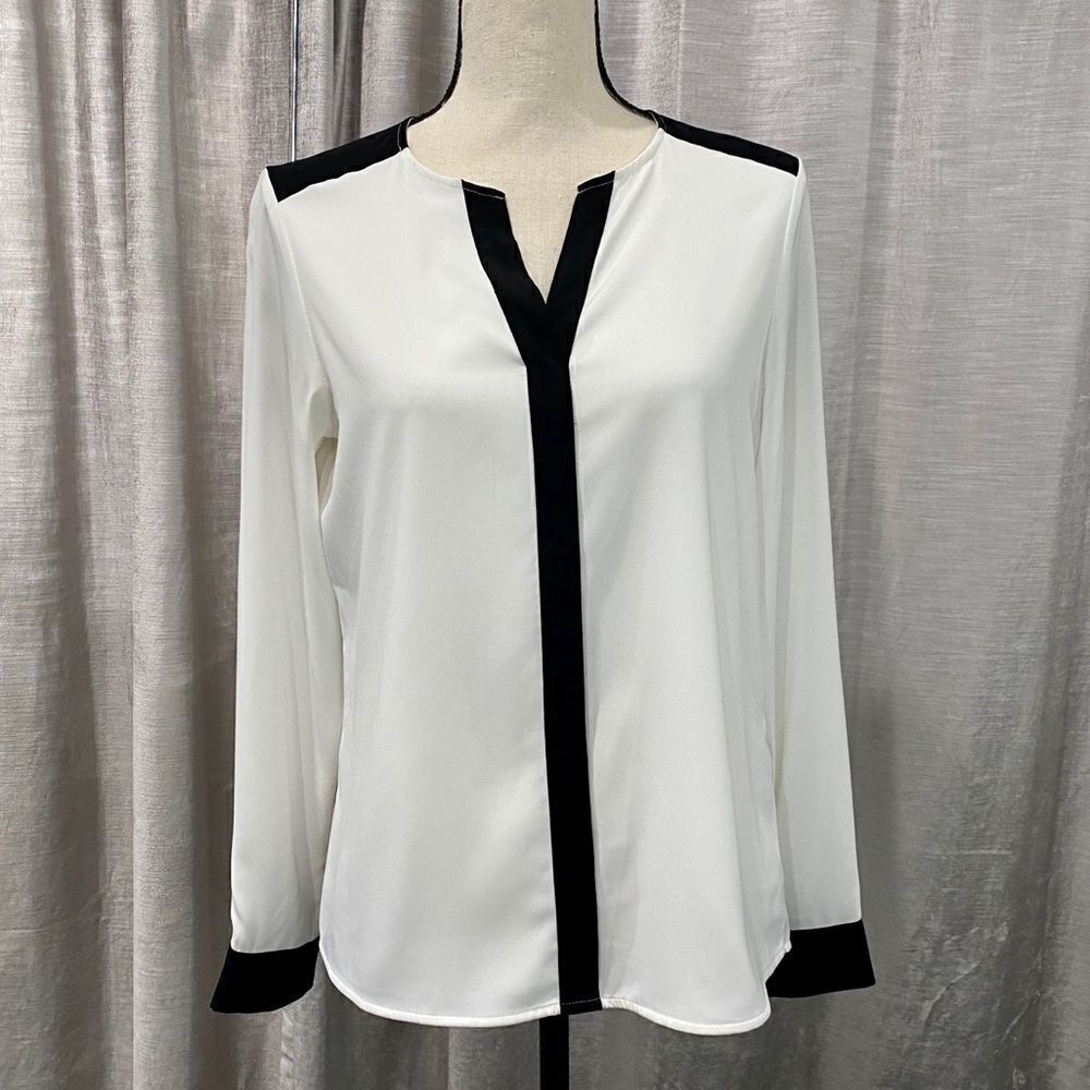 🌟 CALVIN KLEIN White Blouse W/ Black Accents